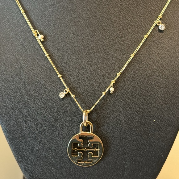 NEW✨Necklace with Tory Burch Round charm - Picture 4 of 9